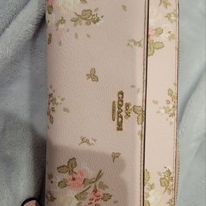 Coach Long Zip Around Wallet, EUC, used a few times, smoke free ,pet friendly
